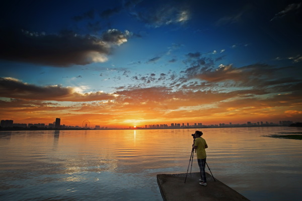 泸沽湖夕阳图片