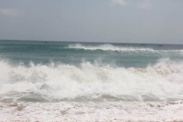 海滩海浪浪花图片