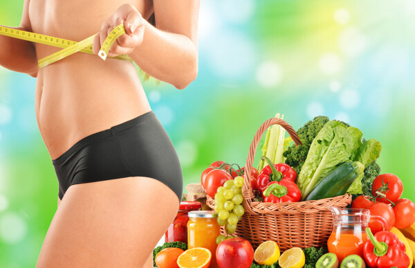 减肥美女与新鲜蔬菜水果图片