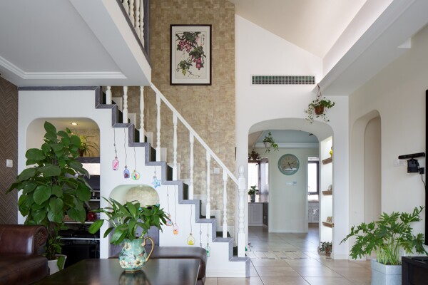 美式室内楼梯绿色盆景设计图