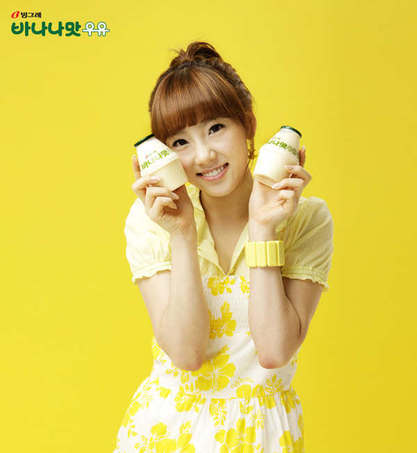 少女时代泰妍香蕉牛奶广告图片