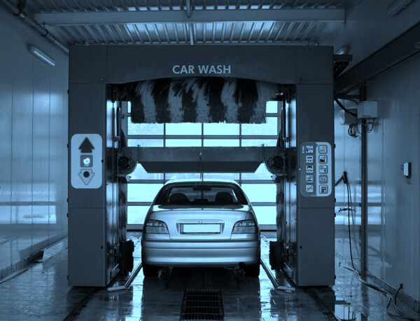 洗车机里的汽车