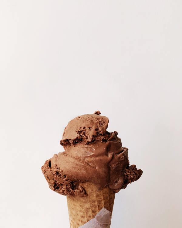棕色冰淇淋甜筒