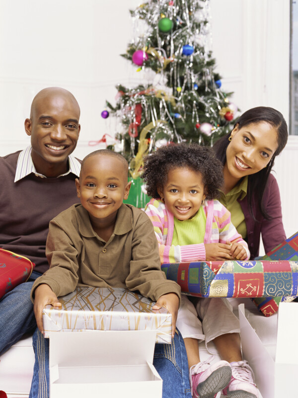 过圣诞节的黑人家庭图片