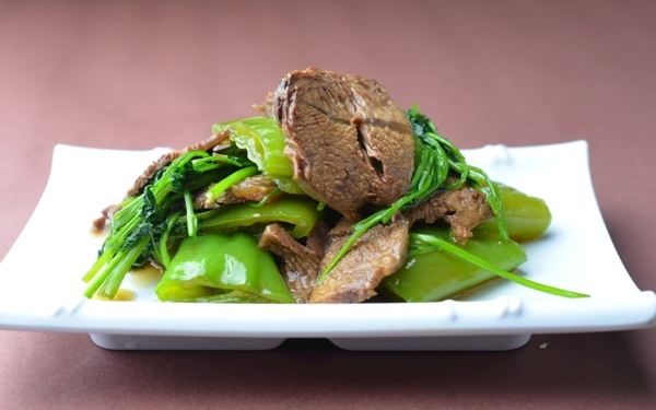 牛肉香菜焖尖椒