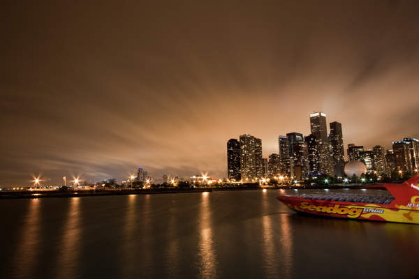 芝加哥密歇根湖城市夜景图片