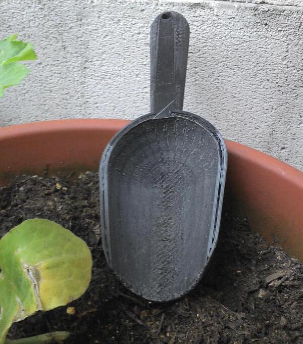 小花园铲铁锹