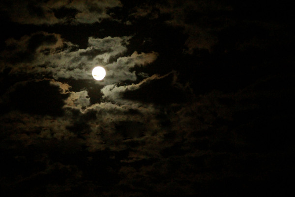 黑暗中的月色