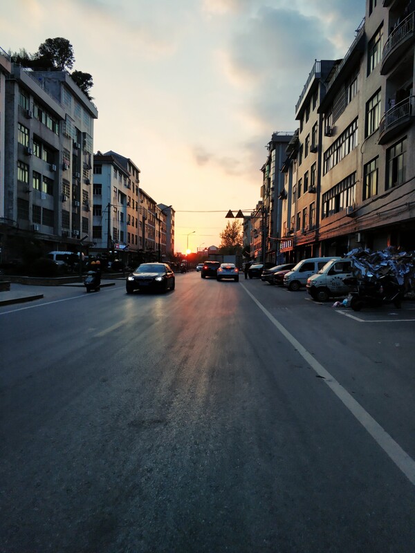 夕阳街道图片