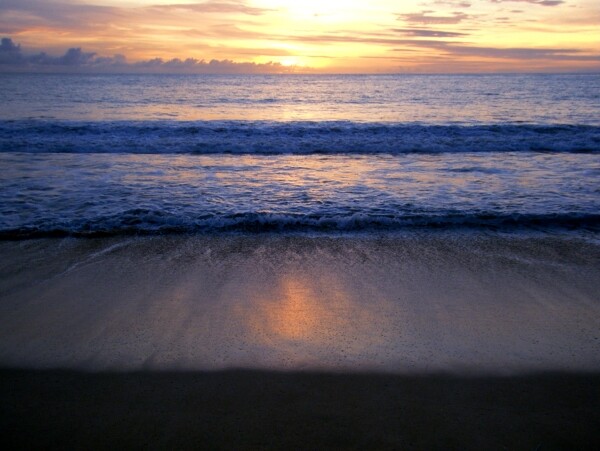 巴厘岛海边落日图片