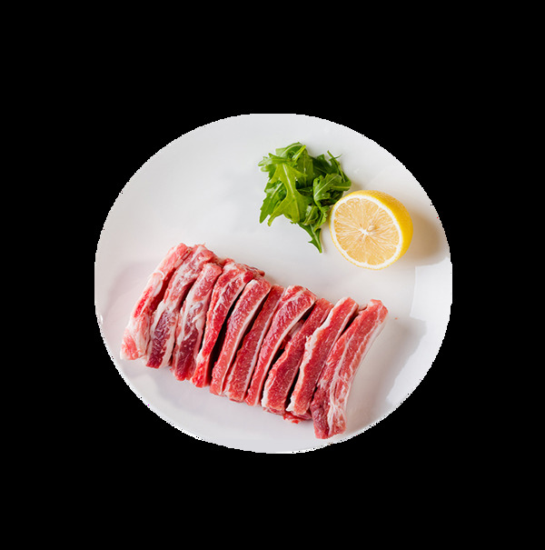新鲜的肋条肉和柠檬香草装饰