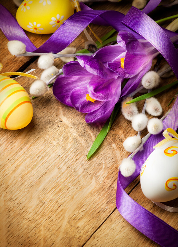 木板上的鲜花彩蛋图片