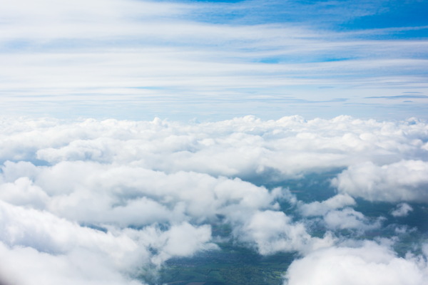 高空蓝天云团