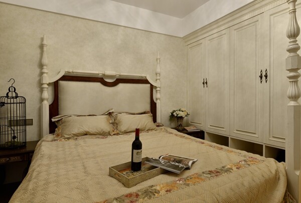 美式简约卧室大床设计图