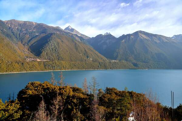 巴松措风景